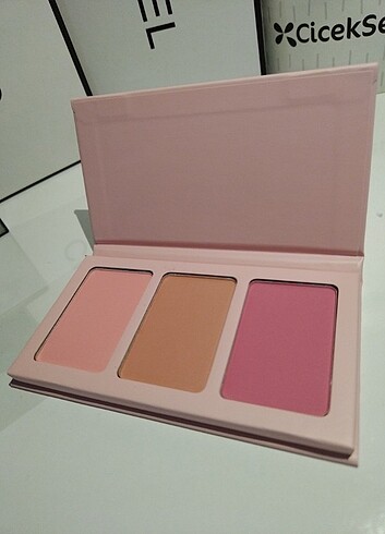 Dior Sheglam sweet cheeks 