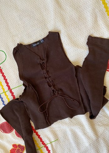 Parmak Geçirmeli Kahverengi Crop Top - Görsel 3