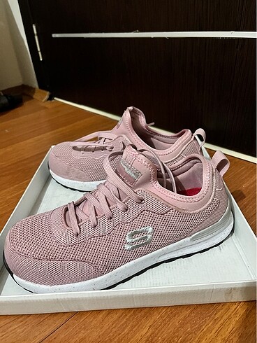 37,5 Beden Skechers orijinal ayakkabı