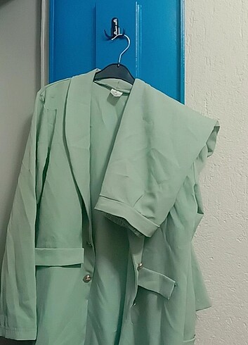Açık yeşil takım elbise 