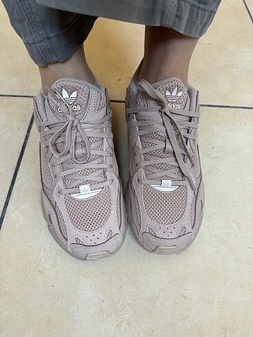Adidas spor ayakkabı