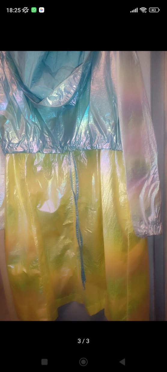 Sarı Parlak Uzun Bağcıklı Kadın Yağmurluk - Görsel 2