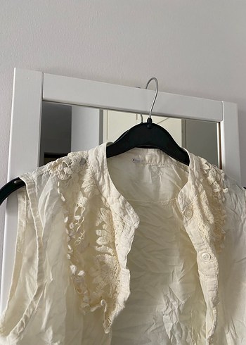 Drapeli Beyaz Kolsuz Bluzu - Görsel 2