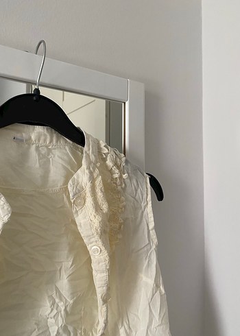 Drapeli Beyaz Kolsuz Bluzu - Görsel 3