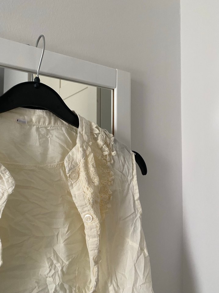 Drapeli Beyaz Kolsuz Bluzu - Görsel 3