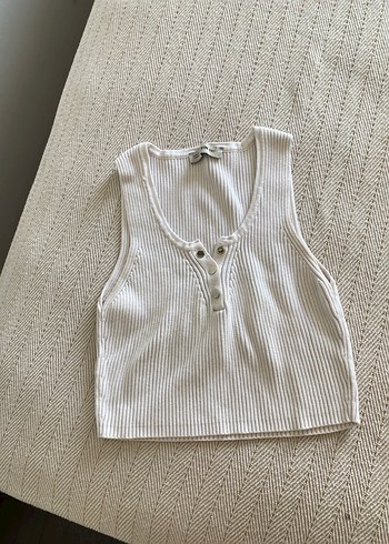 Düğmeli Beyaz V Yaka Kadın crop