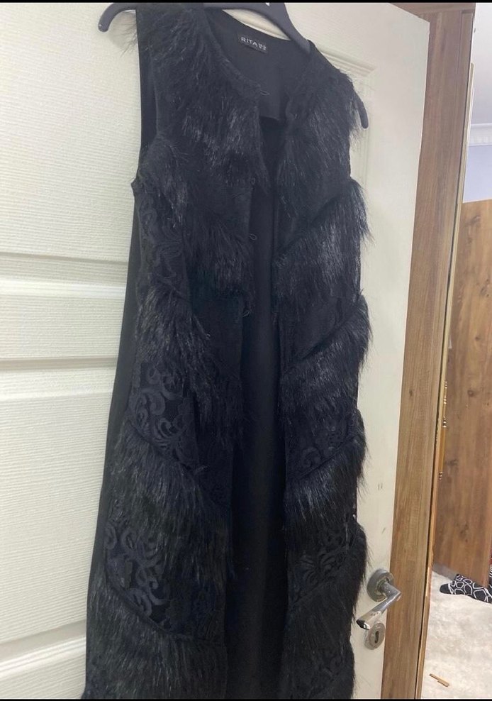 Kürk Detaylı Uzun Siyah Gotik Yelek - Görsel 3