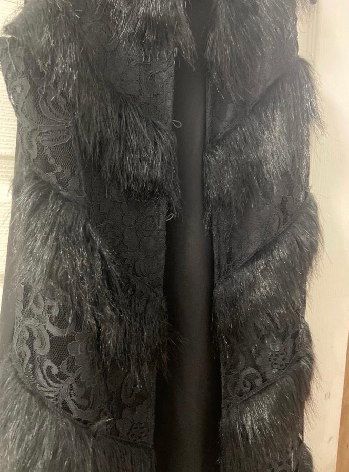 Kürk Detaylı Uzun Siyah Gotik Yelek - Görsel 2