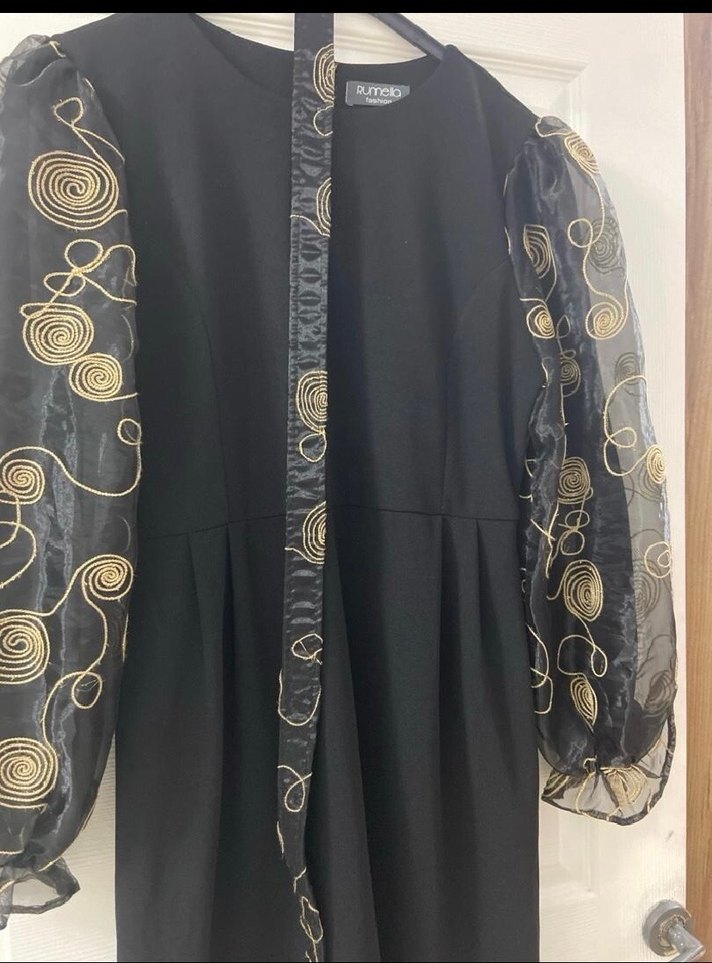 Kemerli Siyah Nakışlı Uzun Elbise - Görsel 2