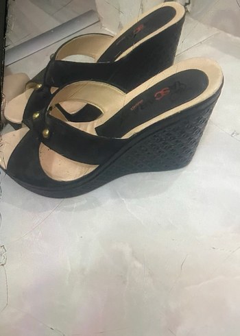 Siyah Kadın Dolgu Topuklu Terlik - Görsel 2