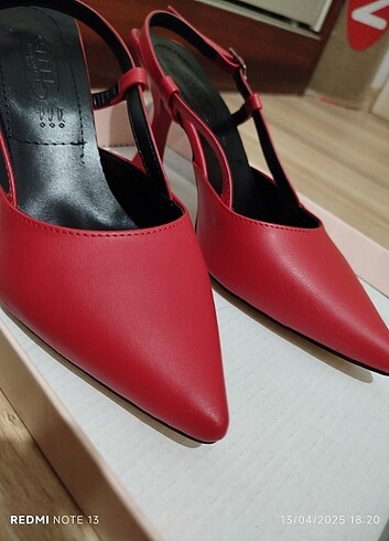 Kırmızı stiletto