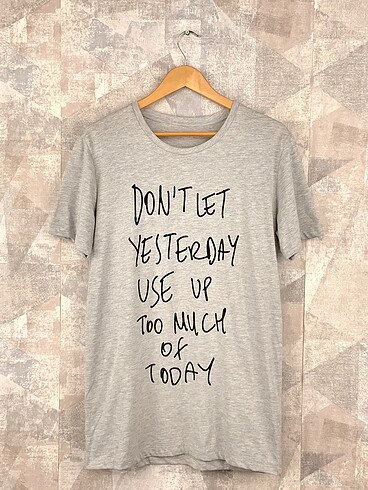 Diğer T-shirt %70 İndirimli.