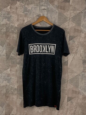 Diğer T-shirt %70 İndirimli.