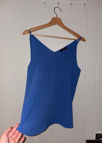 Mavi V Yaka Kadın İnce Askılı Bluz - Görsel 3