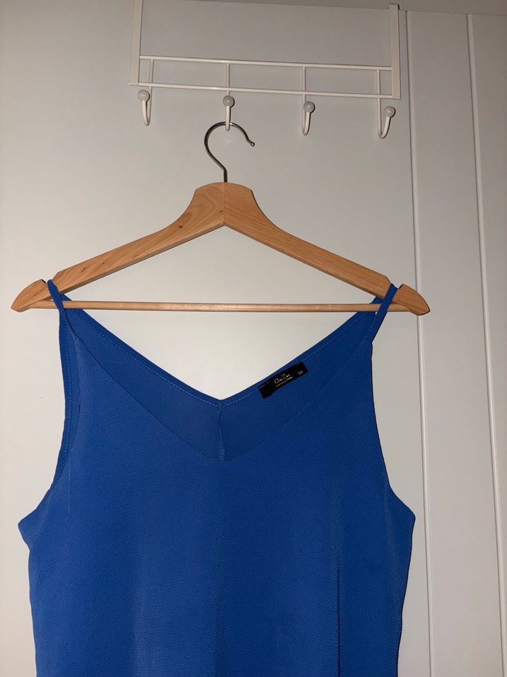 Mavi V Yaka Kadın İnce Askılı Bluz - Görsel 2