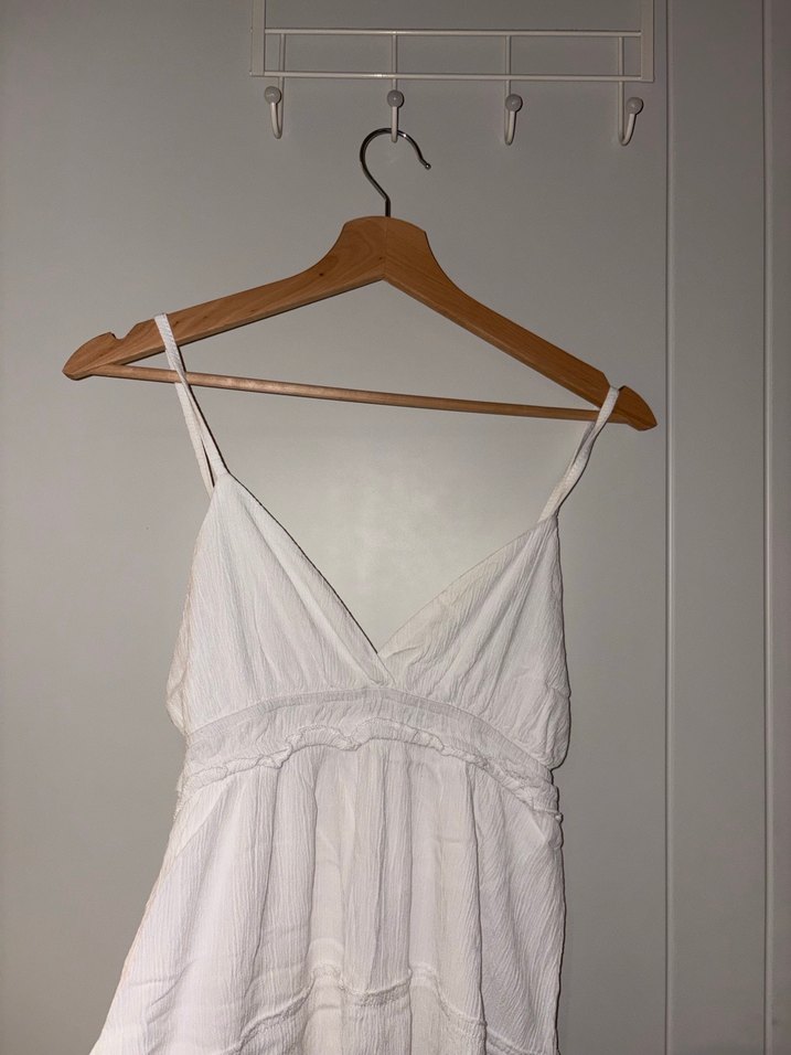 Beyaz V Yakalı Elbise - Görsel 2