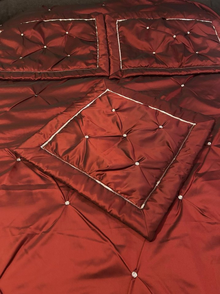 Bordo Nakışlı Yatak Örtüsü - Görsel 3