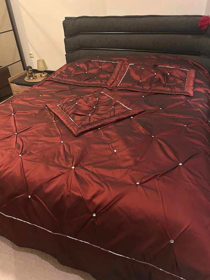 Bordo Nakışlı Yatak Örtüsü - Görsel 2