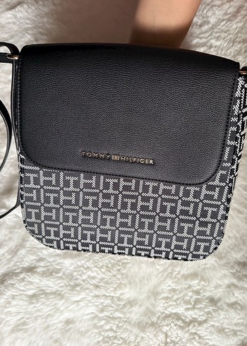 Tommy Hilfiger Desenli Siyah Kadın Çapraz Çanta