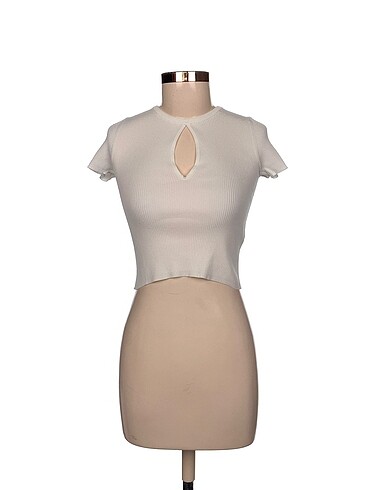 Bershka T-shirt %70 İndirimli.