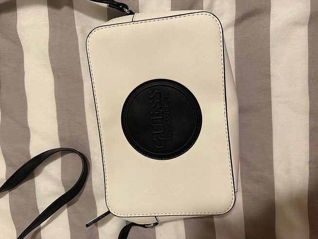 Guess siyah beyaz çapraz çanta