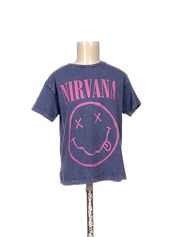 Zara T-shirt %70 İndirimli.