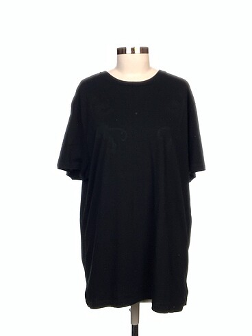 Gap T-shirt %70 İndirimli.