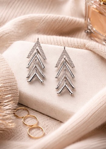 Gümüş Renkli Sallantılı Küpe - Görsel 4