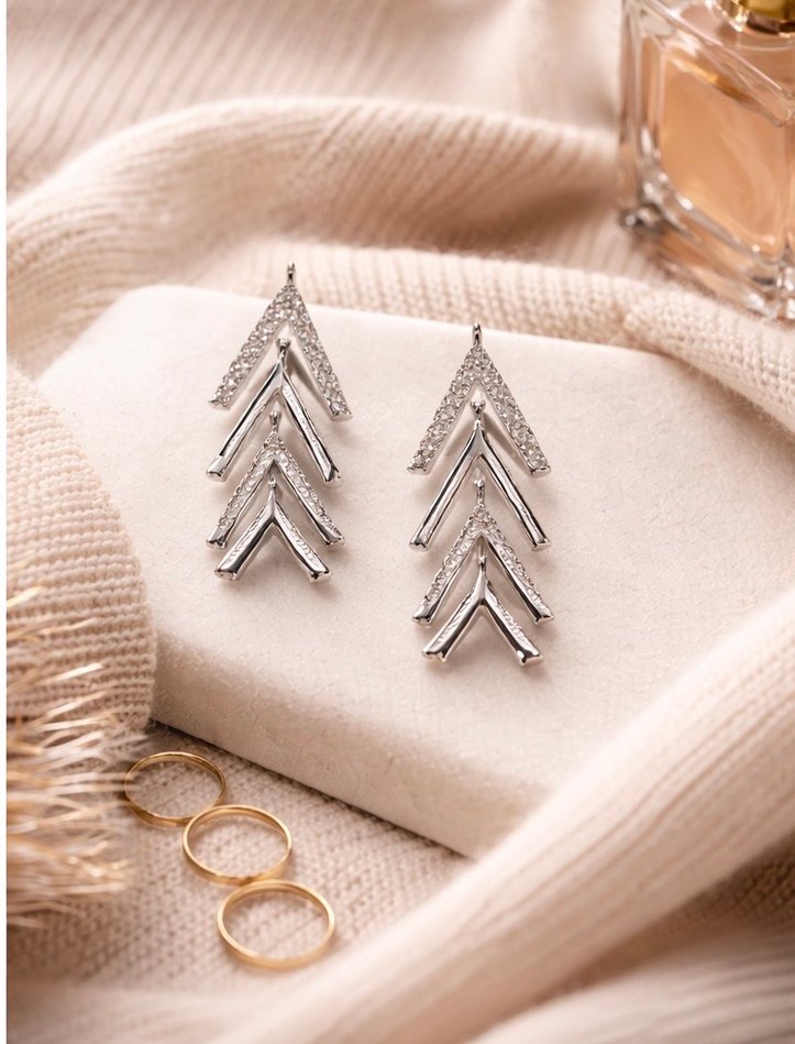 Gümüş Renkli Sallantılı Küpe - Görsel 4