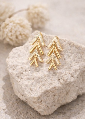 Altın Renkli Sallantılı Küpe - Görsel 3