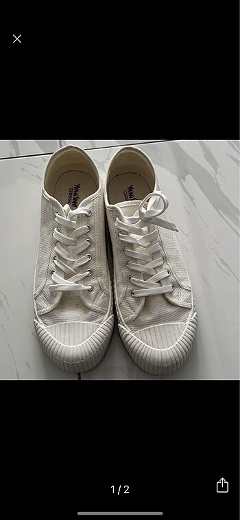 Sneaker