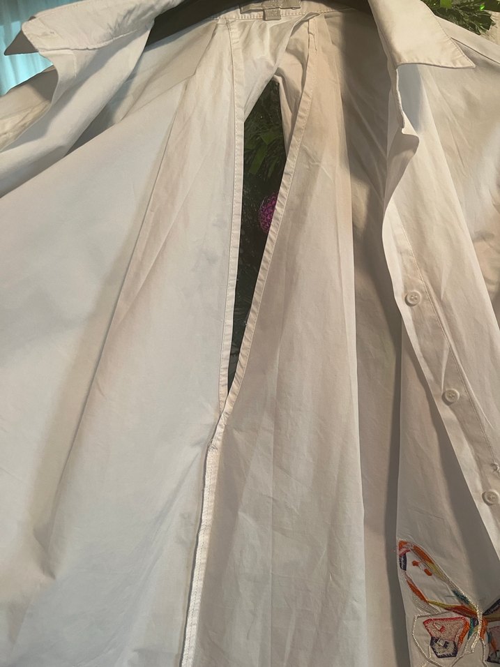 Sırt detaylı  kelebek işlemeli gömlek - Görsel 4