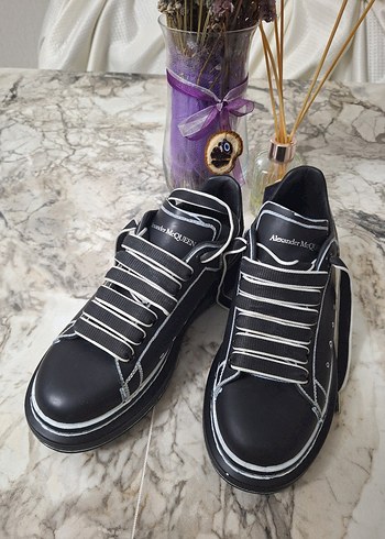 Alexander McQueen Siyah Beyaz Sneaker