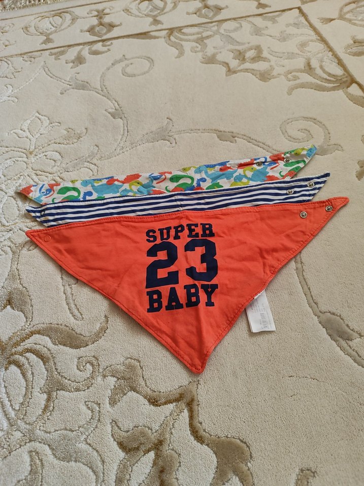 Renkli Desenli Bebek Önlüğü - Görsel 3