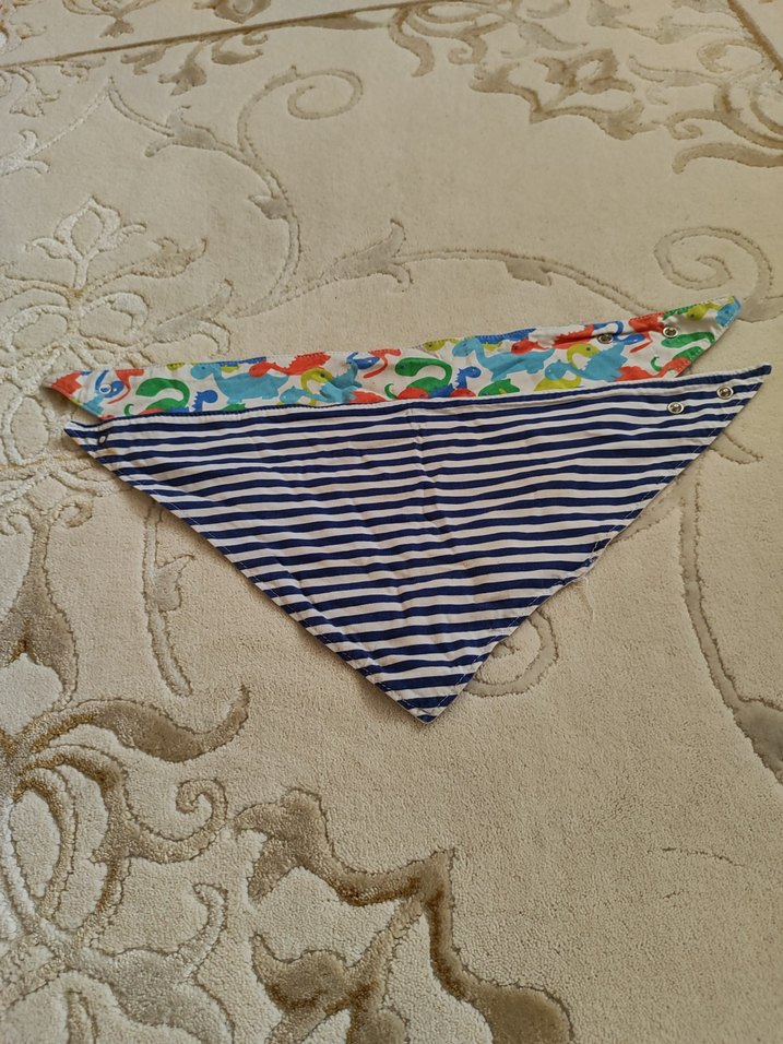 Renkli Desenli Bebek Önlüğü - Görsel 2