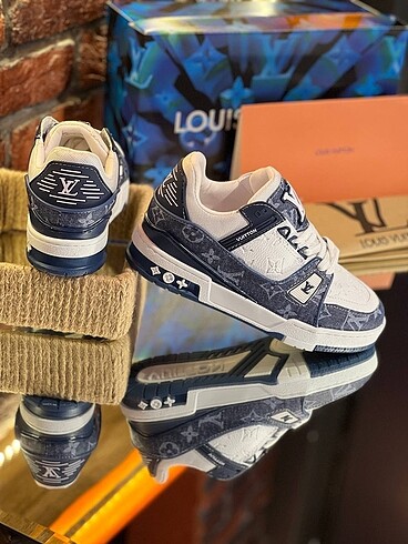 36 Beden lacivert Renk Louis Vuitton spor ayakkabı