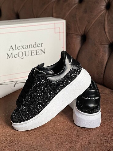 Alexanfer McQueen parlak ayakkabı