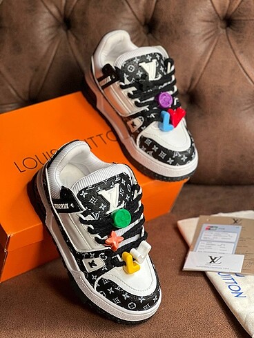 Louis Vuitton Louis Vuitton