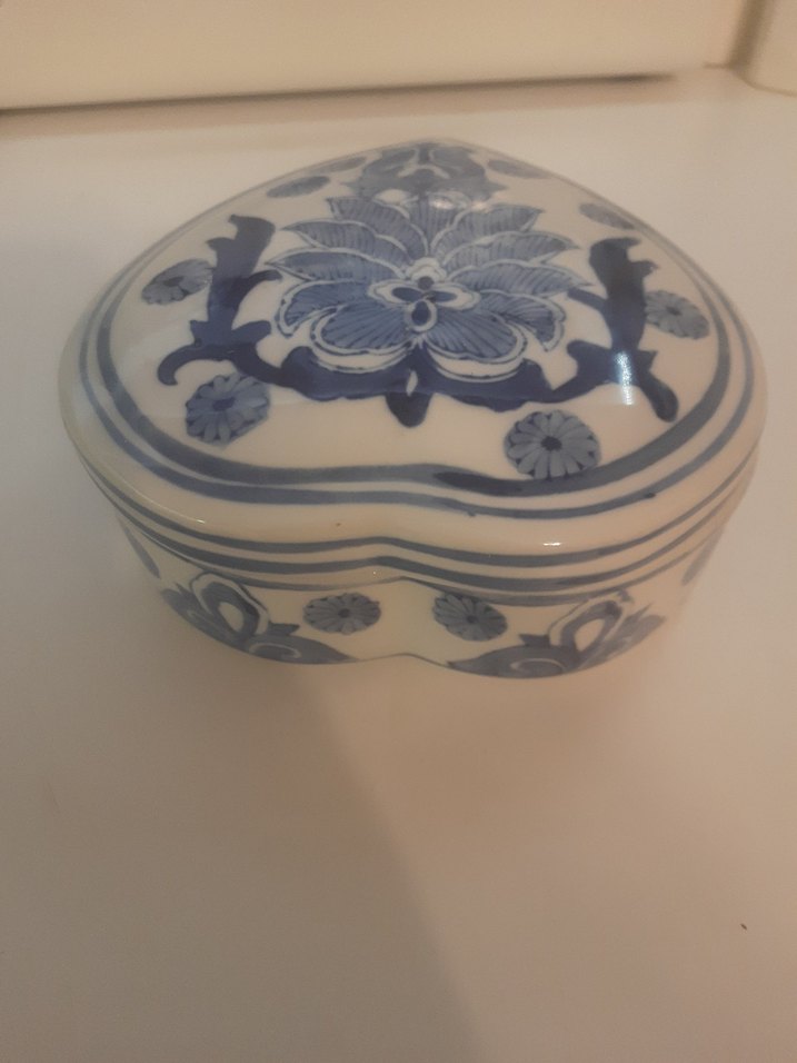 Mavi Kalp Şekilli Desenli Kapaklı Tabak - Görsel 2