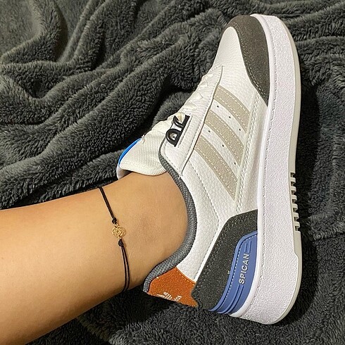 40 Beden beyaz Renk Adidas kadın ayakkabısı