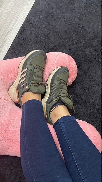 Adidas spor ayakkabı