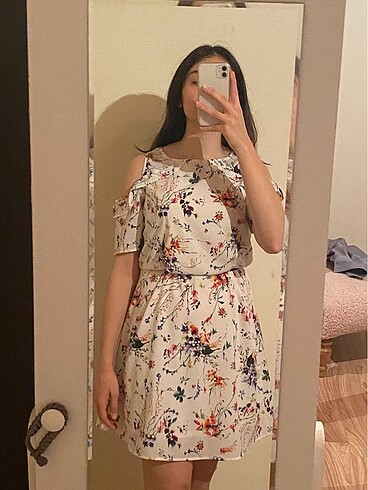 Çiçekli kısa yazlık elbise