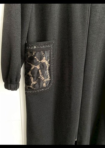 Siyah Yılan Desenli Kapüşonlu Uzun Kadın Kaban - Görsel 2