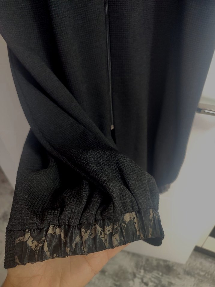 Siyah Yılan Desenli Kapüşonlu Uzun Kadın Kaban - Görsel 4