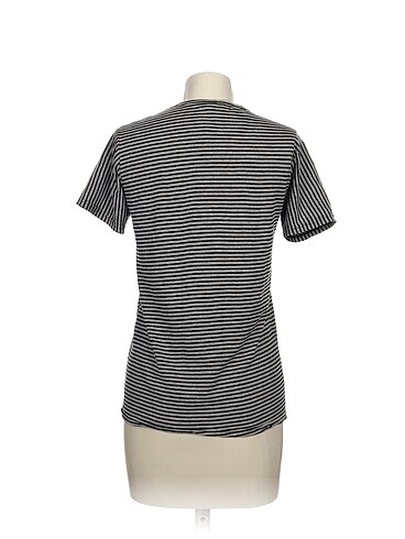 m Beden Diğer T-shirt %70 İndirimli.