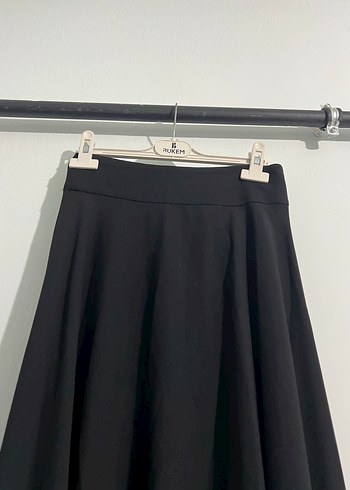 Siyah Dökümlü Kadın Uzun Etek - Görsel 3