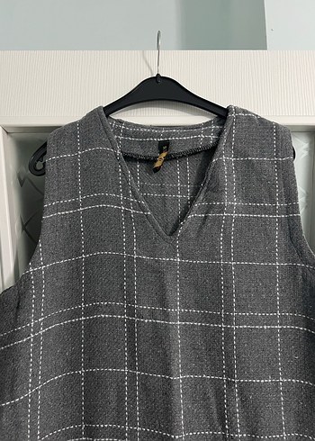 Gri Ekose V Yaka Kolsuz Uzun Elbise - Görsel 2