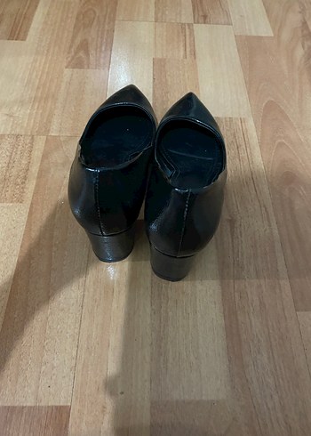 Siyah topuklu ayakkabı - Görsel 2
