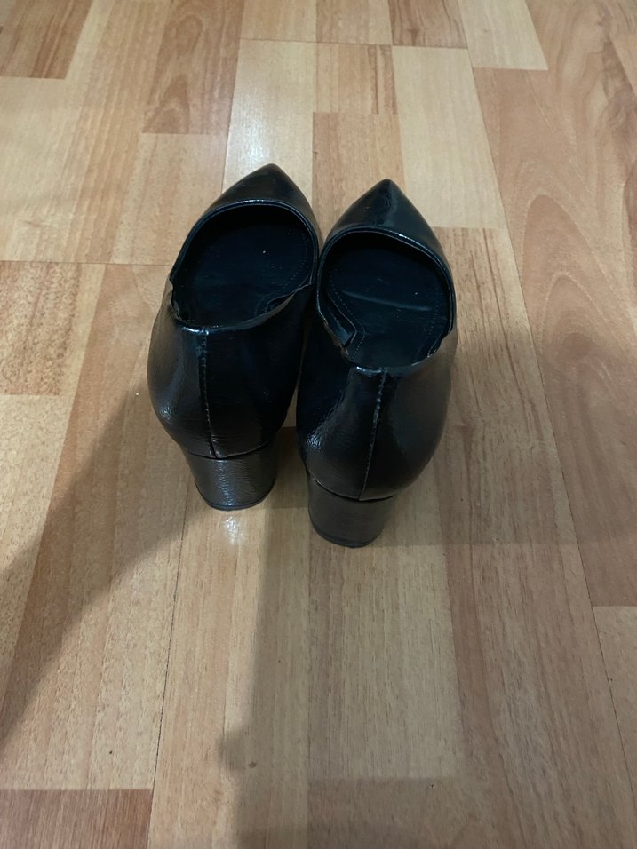 Siyah topuklu ayakkabı - Görsel 2