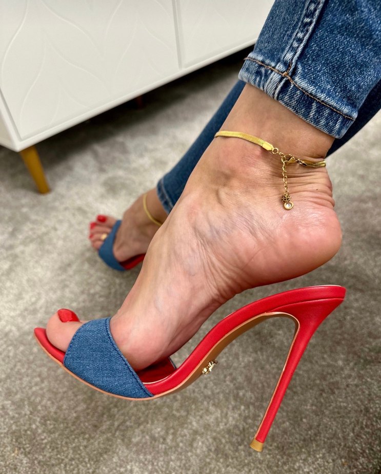 Kırmızı Zincir Detaylı Denim Stiletto - Görsel 3